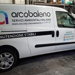 Decorazione ad intaglio e logo stampato