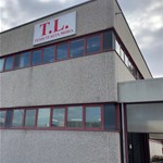 Insegna luminosa su facciata per azienda tessile